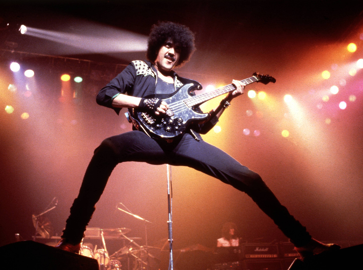 Phil Lynott was op Pinkpop 1978 het boegbeeld van Thin Lizzy. Wat kon die man bassen!