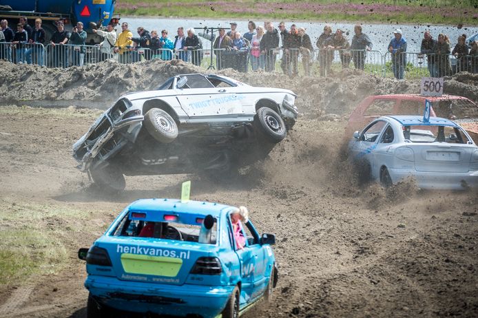 Autocross Zevenhuizen: spektakel gegarandeerd.