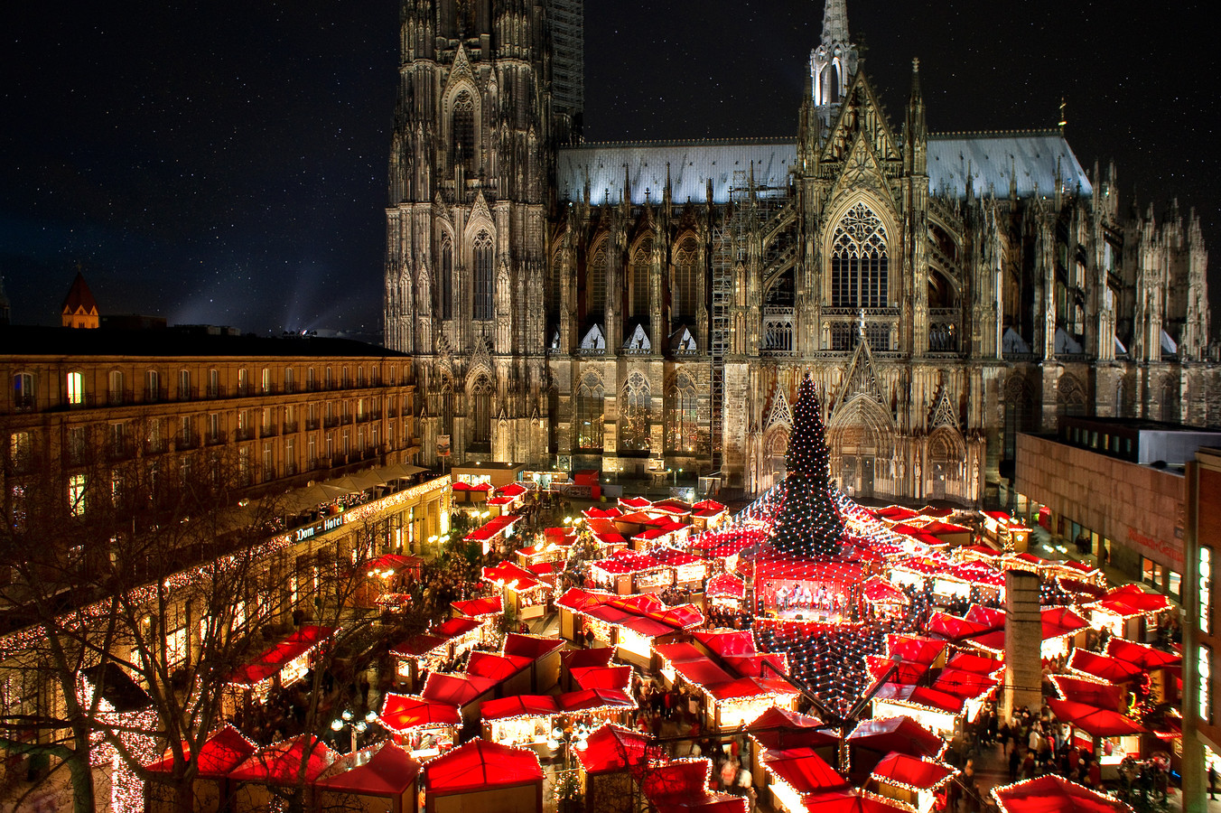 Met de bus of trein naar de kerstmarkt in Düsseldorf, Keulen, Aken en