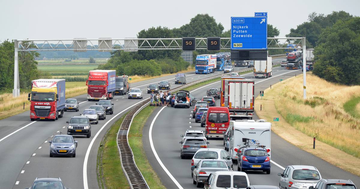 Flinke file door kettingbotsing op A28 bij Nijkerk Nijkerk destentor.nl