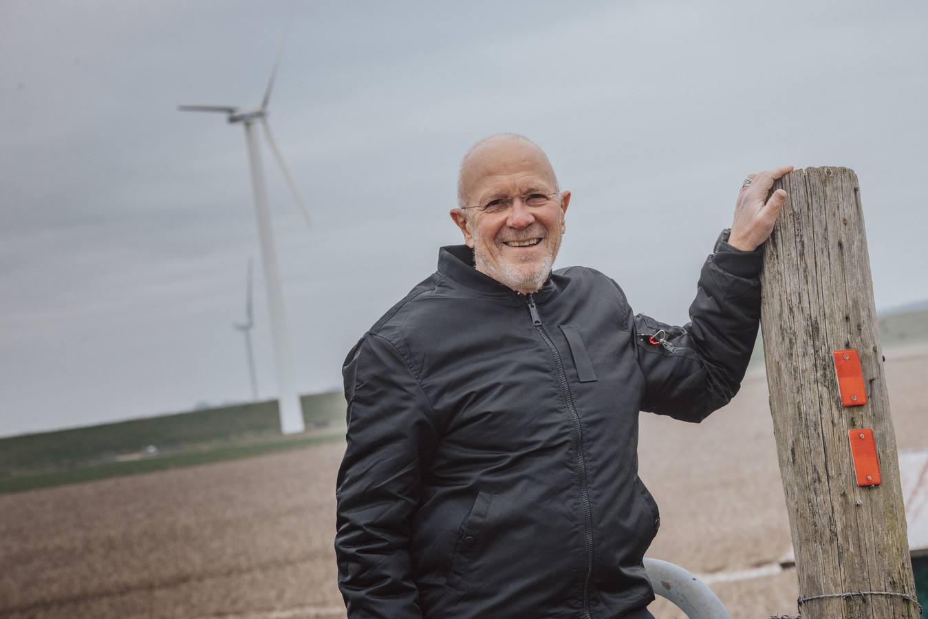 Leon Aanraad is de voorzitter van werkgroep Leefbaarheid Dinteloord, die jarenlang streed tegen de vervanging van vier kleine windmolens voor flink grotere exemplaren.