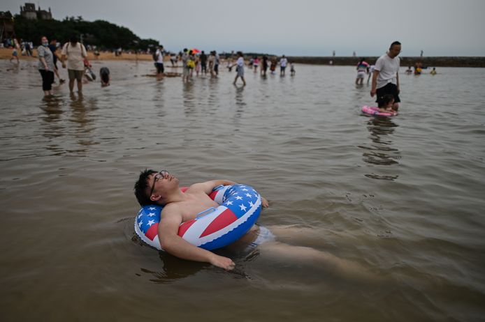 Zwemmen en zonnebaden kan weer op het strand van Qingdao.
