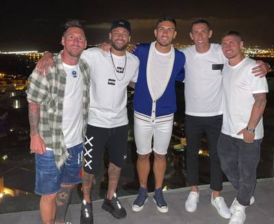 Vakantiefoto van Neymar en “amigo” Messi voedt de PSG-geruchten: waar speelt de Argentijn volgend seizoen?