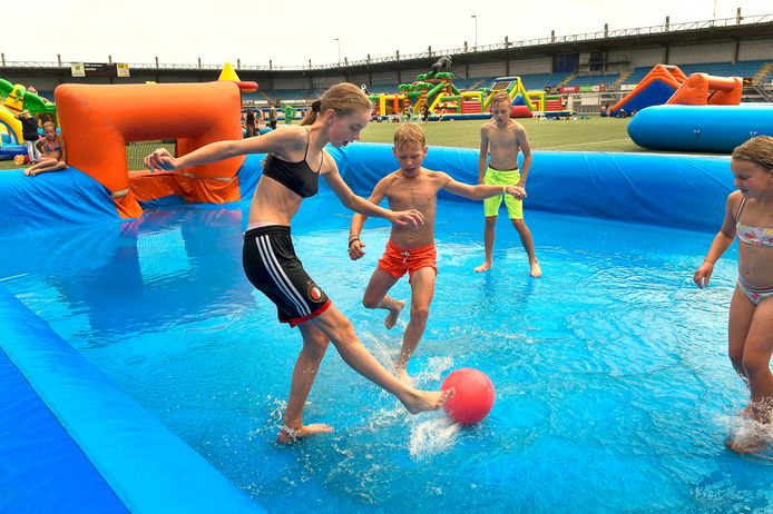 Voetballen in het stadion.