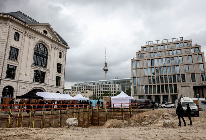 Beeld van de bouwsite aan de Petriplatz.