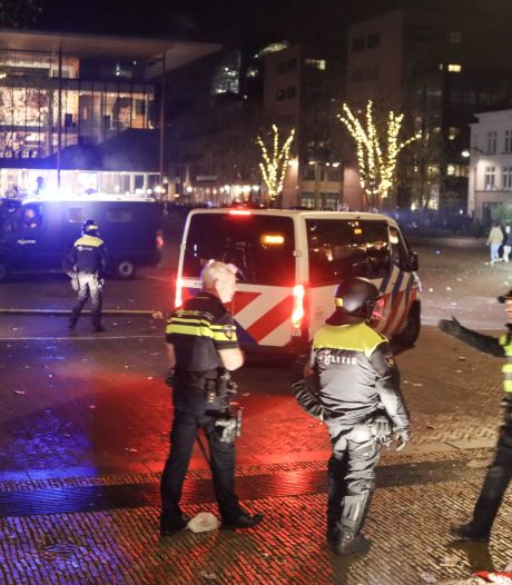 Vijftien arrestaties tijdens rellen in Leeuwarden, meeste horeca houdt zich aan regels, Breda blijkt uitzondering