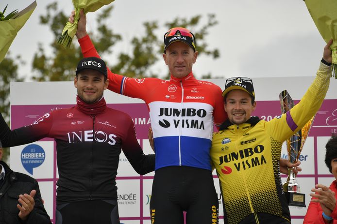 Van Emden (m) tussen nummer twee Ganna (l) en nummer drie Roglic in.