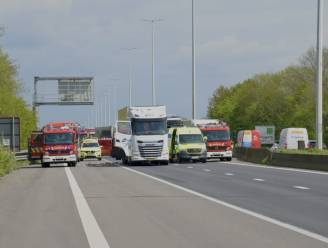 E34 richting Antwerpen afgesloten door ongeval in Oelegem