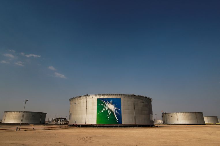 Olietanks van Saudi Aramco, in Abqaiq. Beeld REUTERS