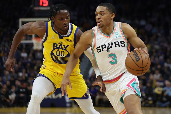 Keldon Johnson in duel met Jonathan Kuminga