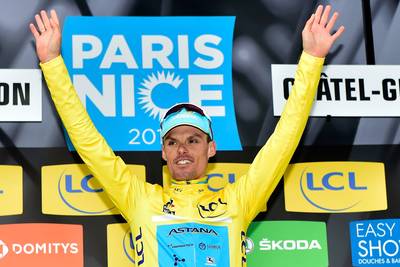 Luis León Sánchez valt en kan niet verder in de Tour