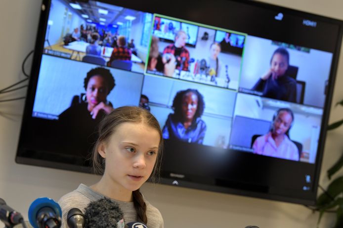 De 17-jarige Thunberg stond tijdens een persconferentie in Stockholm via videoconferentie in contact met Afrikaanse klimaatactivisten.