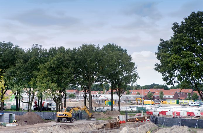 Werkzaamheden aan de rand van woonwijk Kernhem in Ede in 2014. Gaan we zulke taferelen de komende jaren minder zien? Door haar ligging aan de rand van de Veluwe worstelt Ede met stikstofproblematiek. Veel bouwprojecten zijn daardoor onzeker.