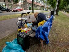Uit huis gezette vrouw (60) woont al weken op een bankje