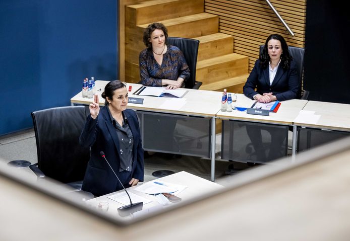 Eva Gonzalez Perez, advocaat bij advocatencollectief Trias, legt de eed af.