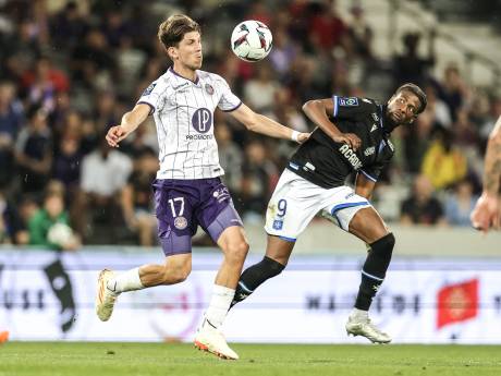PSV meldt zich officieel voor Stijn Spierings, die nog veel keuze heeft