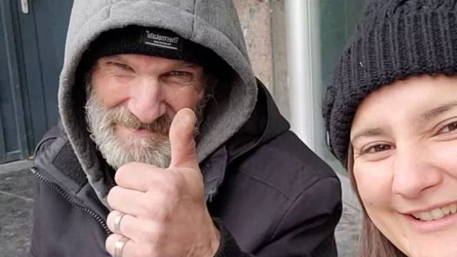 TikTokker Karlee trekt dakloze Theo (52) uit het slop: ‘Ze heeft mijn leven gered’