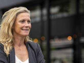Nederlandse presentatrice “die eruitziet alsof ze 20 jaar geleden gestorven is” confronteert haters in haar talkshow 