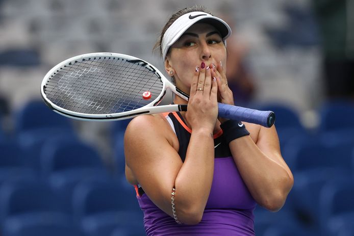 De winnares van de US Open in 2019 wint haar eerste partij na een jaar blessureleed.