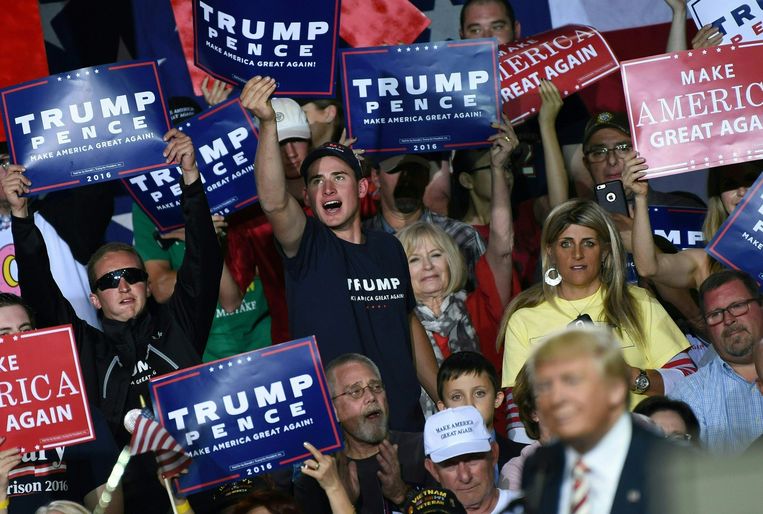Aanhangers van Trump tijdens een bijeenkomst in Arizona gisteren. Beeld AFP