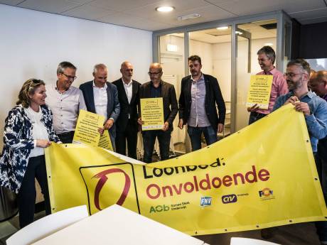 Leraren voeren actie voor hoger loon in Groningen
