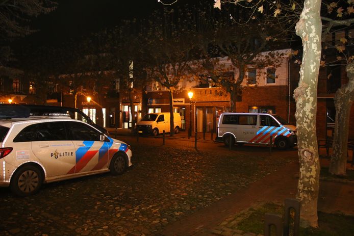 Een overleden persoon is aangetroffen in een woning aan de Markt in Lochem