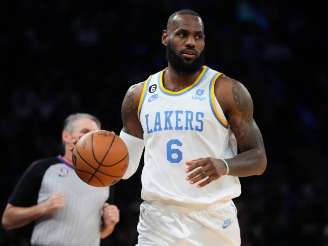 Triple-double en weer stapje dichter bij all-time topschutterstitel: LeBron James gidst Lakers naar zege in New York