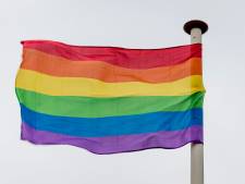 Papendrechtse politiek omarmt regenboogvlag op Coming Out Day