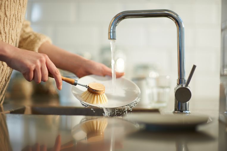 Geen afwasmiddel in huis? Dit alternatief werkt net zo goed Beeld Getty Images