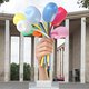Jeff Koons’ ongewenste bos tulpen vindt nieuwe plek in Parijs