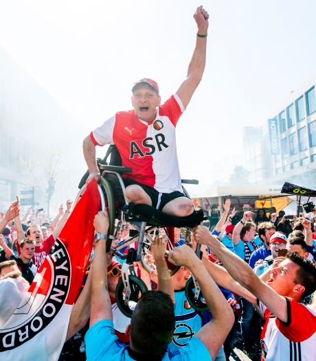 In Tirana wil Feyenoordfan Adrie opnieuw met rolstoel de lucht in: ‘Dat is toch geweldig’