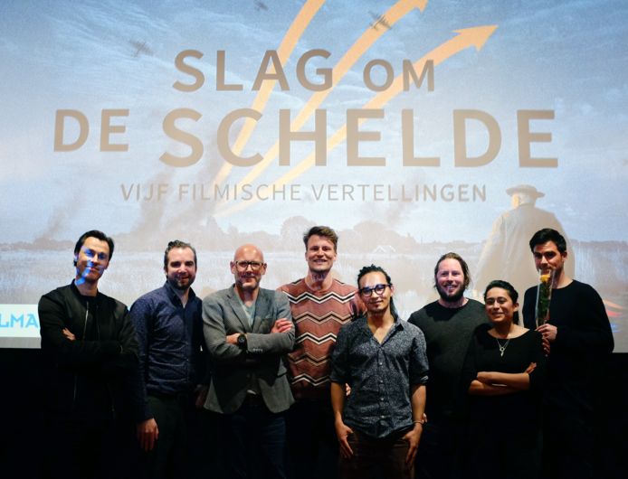 De geselecteerde filmmakers, met 2e van links Perry Mulder, 3e van links Raimond van Soest en rechts Matthias Hoekman.