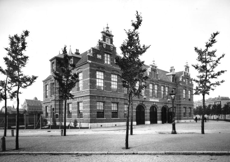1897: Kazerne Dirk in de Honthorststraat. Beeld archief Brandweer Amsterdam