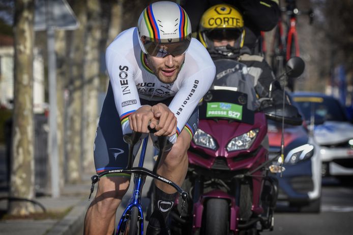 Filippo Ganna op weg naar de zege in de proloog van de Ronde van de Provence.