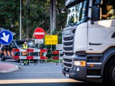 A50 dicht: borden in meerdere talen moeten buitenlandse trucker weghouden van de Veluwe