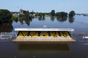 Voetbalveld Wilhelmina in Wijk en Aalburg onder water.