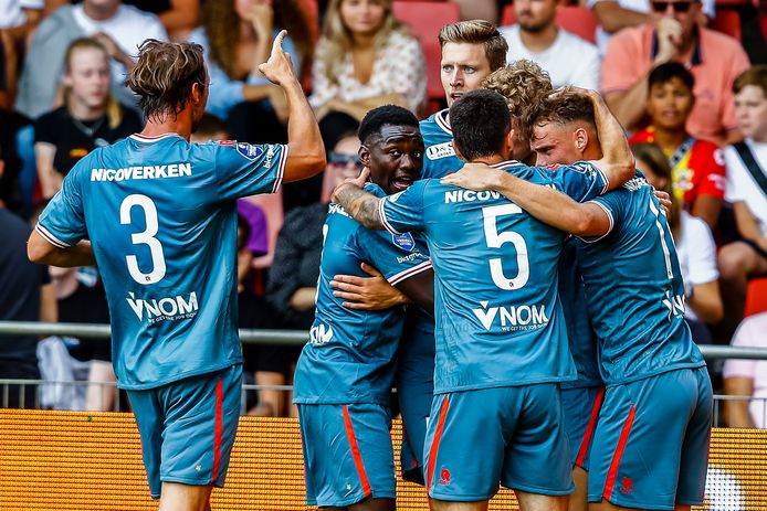 Sparta juicht na de goal van Tobias Lauritsen.