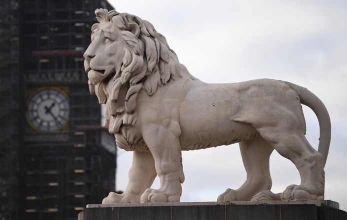epa07283638 A  statue of a lion stands by a view of the Houses of Parliament in London, Britain, 14 January 2019. The postponed Brexit EU Withdrawal Agreement vote, or more commonly known as The Meaningful Vote, is due to be held in the House of Commons on 15 January 2019.  EPA/FACUNDO ARRIZABALAGA