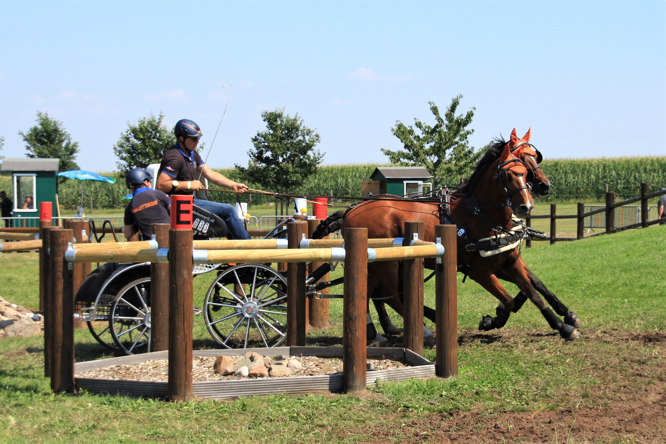 Raymond Letteboer in actie met zijn paarden Guus GS en Viandor.