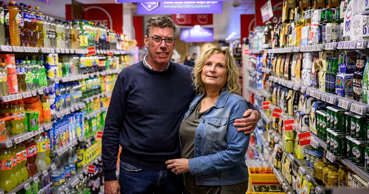 Robert en Diana van de Plus-supermarkt in Overdinkel gaan hun team en ...