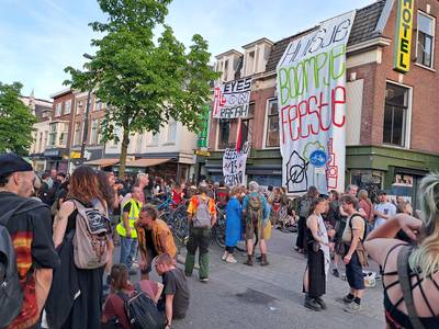 Orale seks voor terras en ‘helemaal naar de klote’; burgemeester geschokt door schaamteloos gedrag