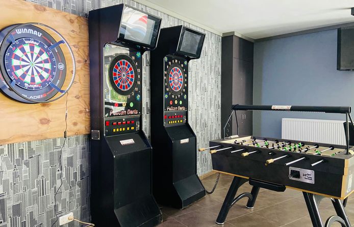 Onder meer tafelvoetbal en darts kregen hun plekje in De Cap in Grobbendonk