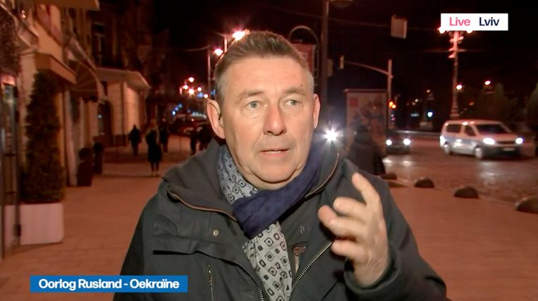 Rudi Vranckx in Lviv, Oekraïne. ‘Ik heb Russische jongens dood zien liggen in de ­greppels bij Charkiv. Het was precies het Leger des Heils dat er lag, zo armoedig zagen ze eruit.’ Beeld vrt