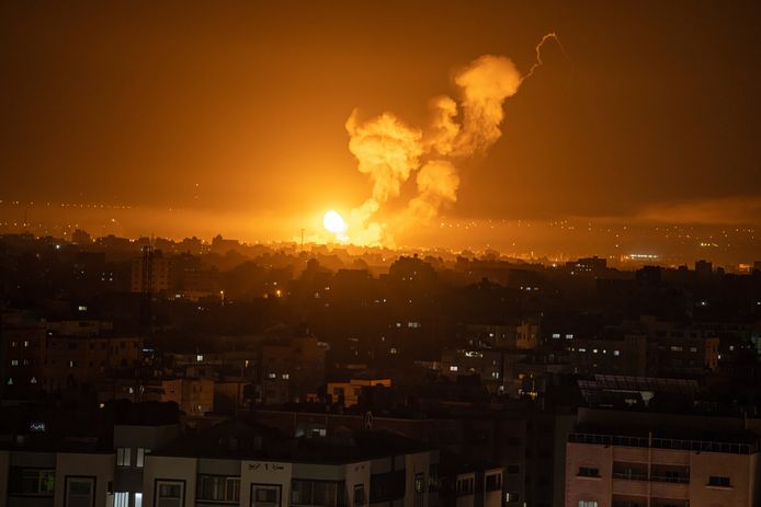 Rook en vuur in de Gazastrook na aanvallen van het Israëlische leger. (07/04/23)