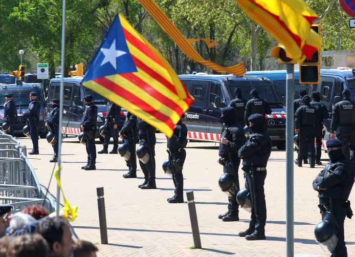 De politie was massaal aanwezig om eventueel protest van Catalaanse betogers in te hand te houden.