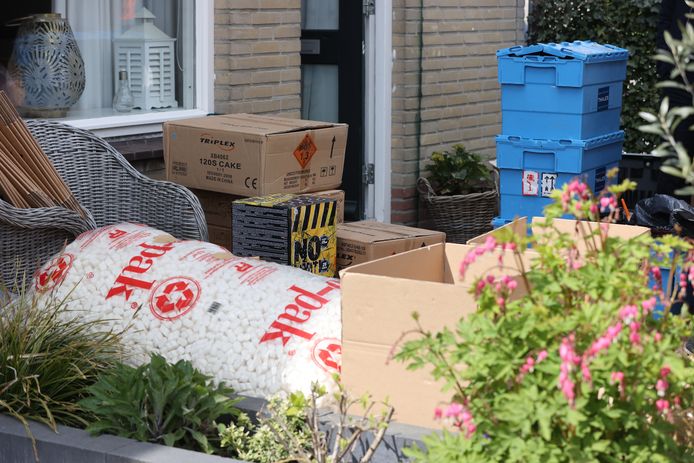 In een woning aan het Bijvoetplan in Zoetermeer is zondagmiddag zwaar illegaal vuurwerk aangetroffen.