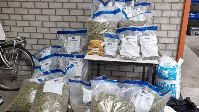 Politie stuit op drugsdeal in Rucphen, 54 kilo drugs in beslag genomen en drie verdachten opgepakt