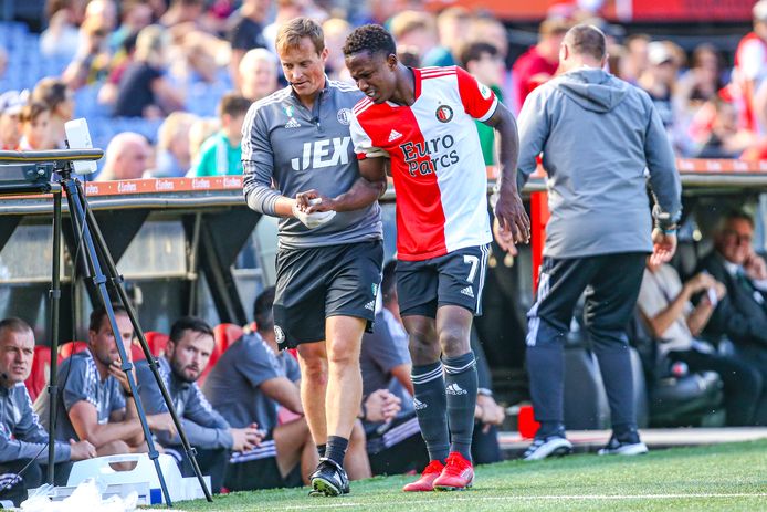 Blessure Sinisterra Lijkt Mee Te Vallen Feyenoord Rekent Op Aanvaller