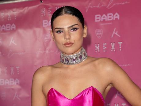 Famke Louise gaat kind genderneutraal opvoeden