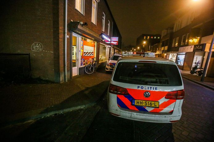 Een brutale diefstal bij snoepwinkel Candyman aan de Heistraat in Helmond.